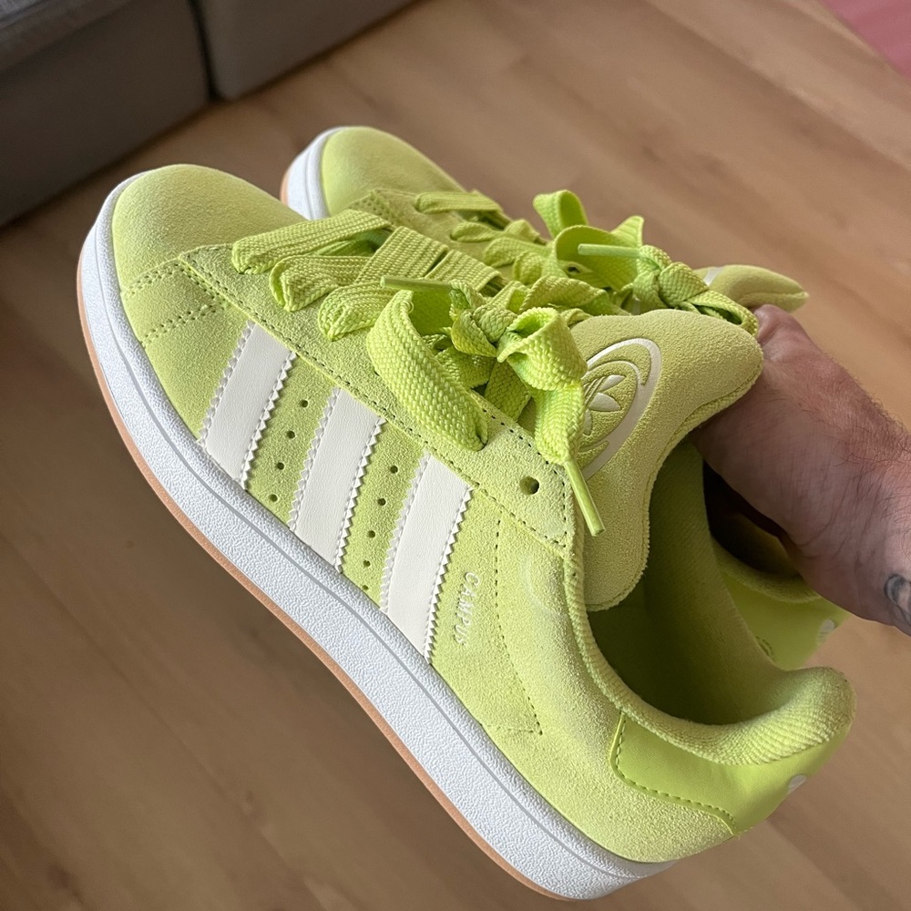 Adidas Campus 00s Size 9 in Women’s